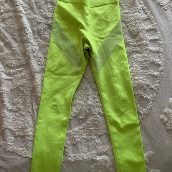 Fabletics Neon Set - Picture 9 of 10